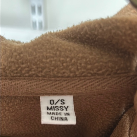 NWOT Cozy Camel Hooded Sweater - Picture 2 of 3